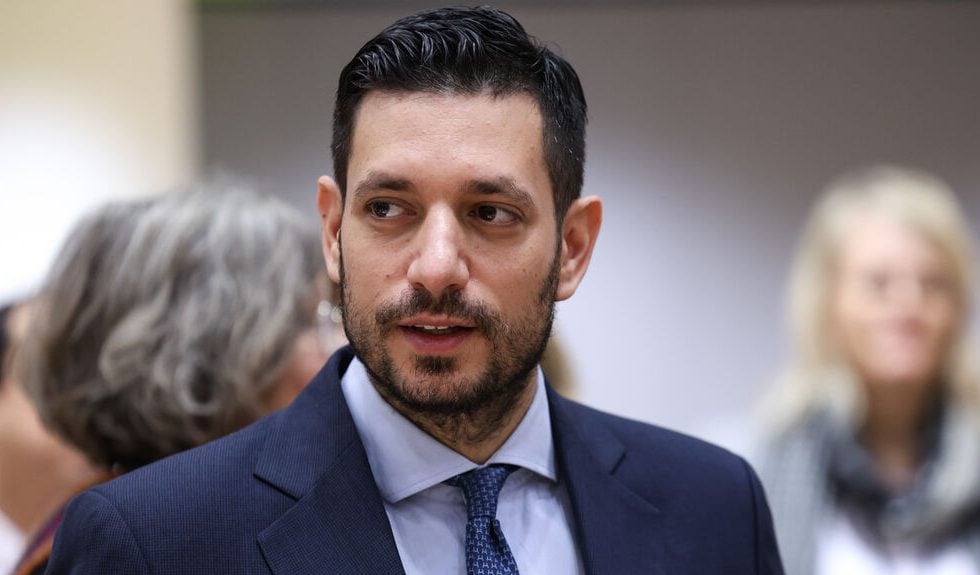 Πυρά κατά Κυρανάκη και εκρήξεις